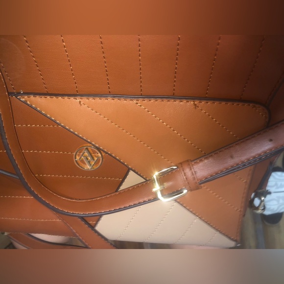 Adrienne Vittadini Handbag Satchel Brown Great Condition. - Picture 7 of 11